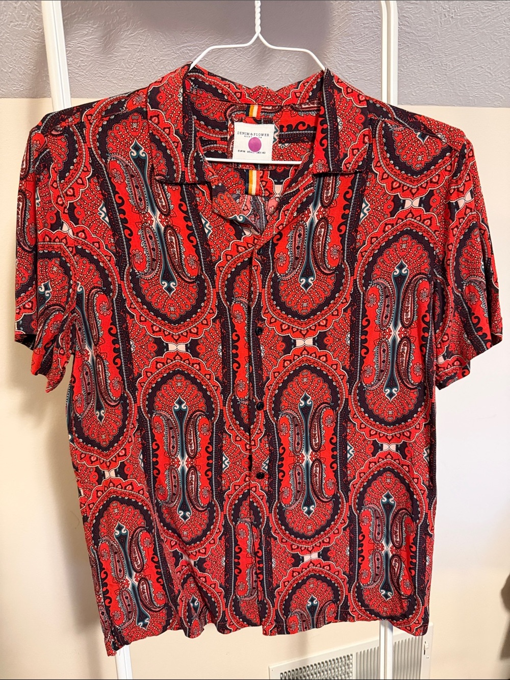 Denim & Flower short sleeved button front red paisley print viscose shirt Sz M